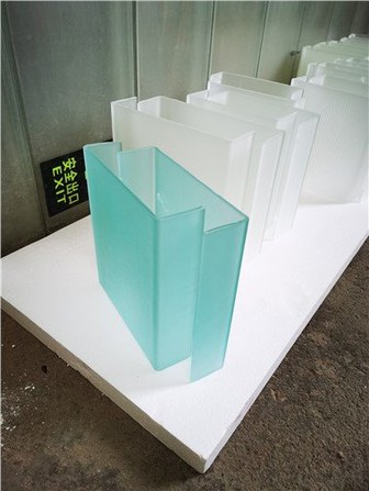 Frosted C -Kanalglas